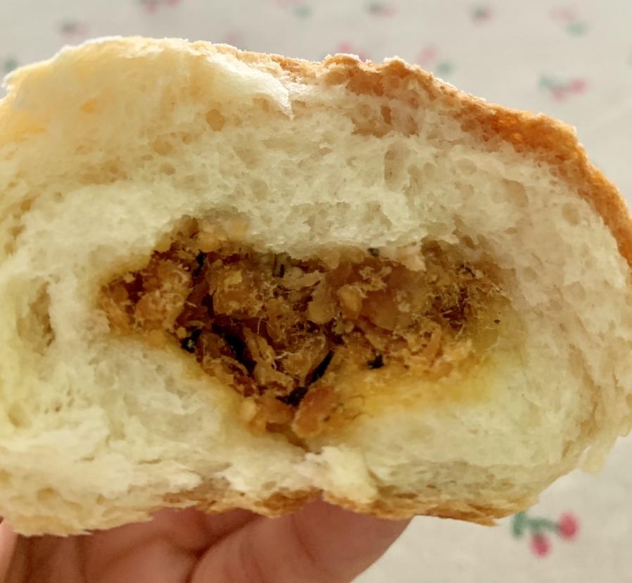 如棉花般松软的海苔肉松面包