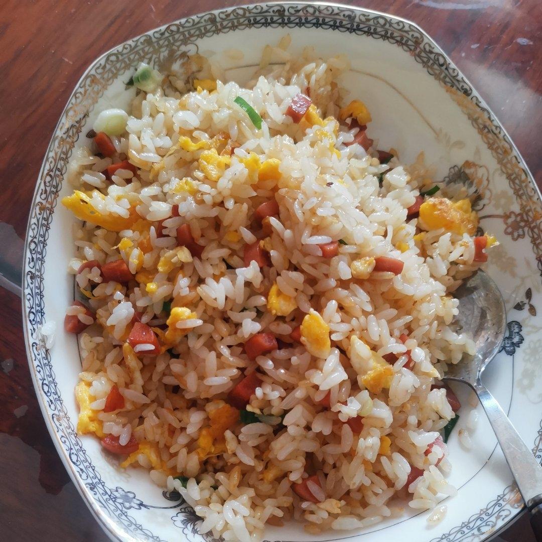 色香味俱全❗️❗️❗️好恰的火腿肠蛋炒饭