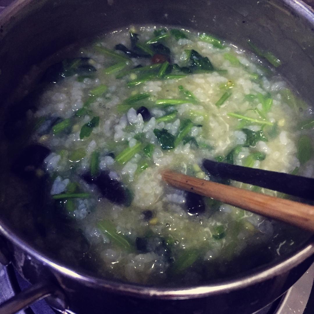 皮蛋青菜粥