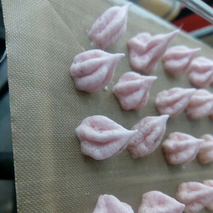 迷人的火龙果溶豆酸奶溶豆宝宝辅食