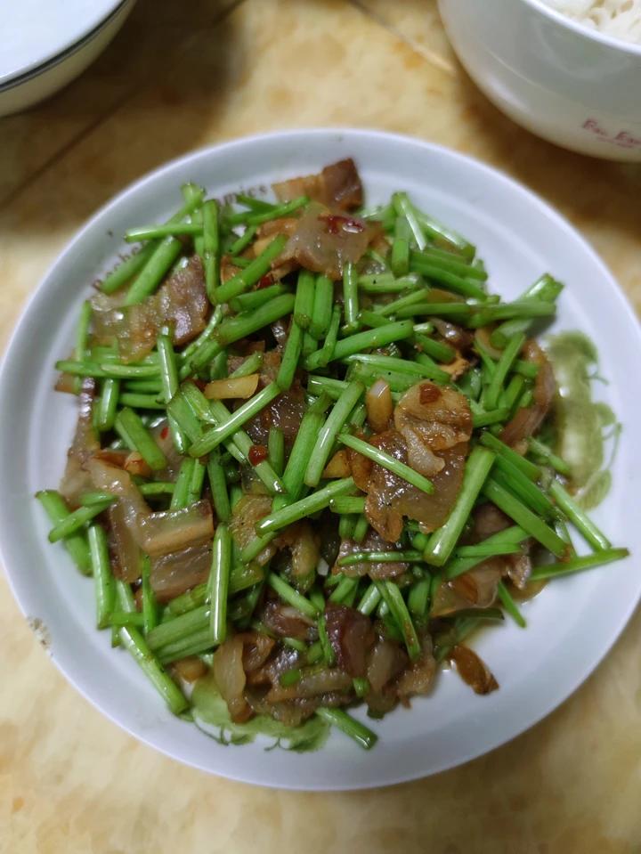 篱蒿炒腊肉
