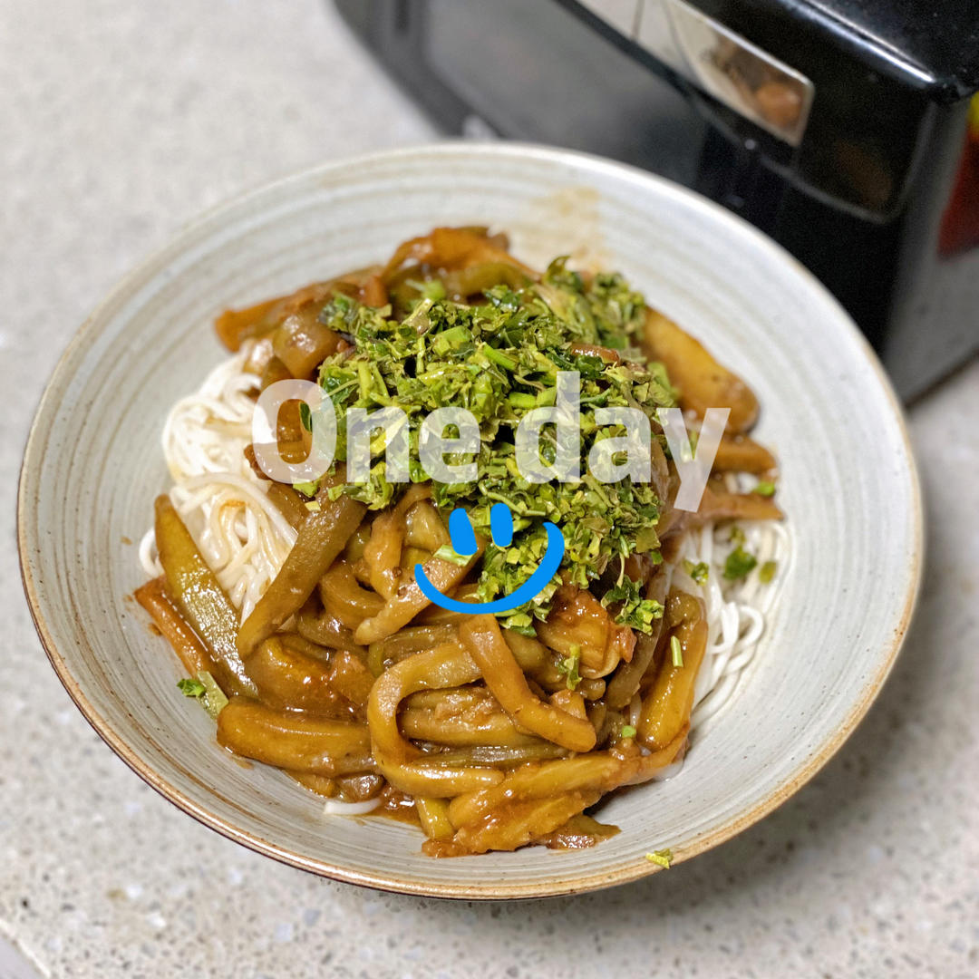 香椿茄子炸酱面