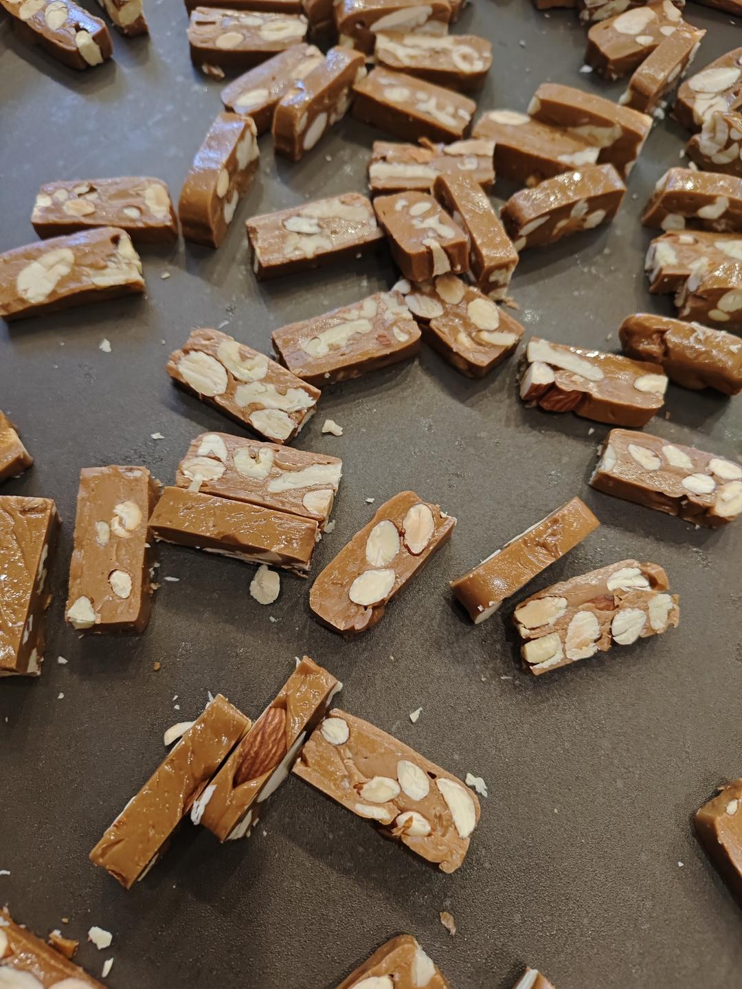 消耗奶油大户—-少糖版坚果咸焦糖太妃糖（含操作小视频）