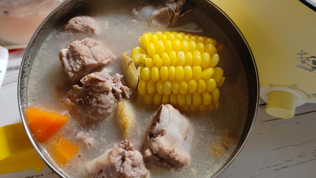 连吃三碗的玉米山药排骨汤