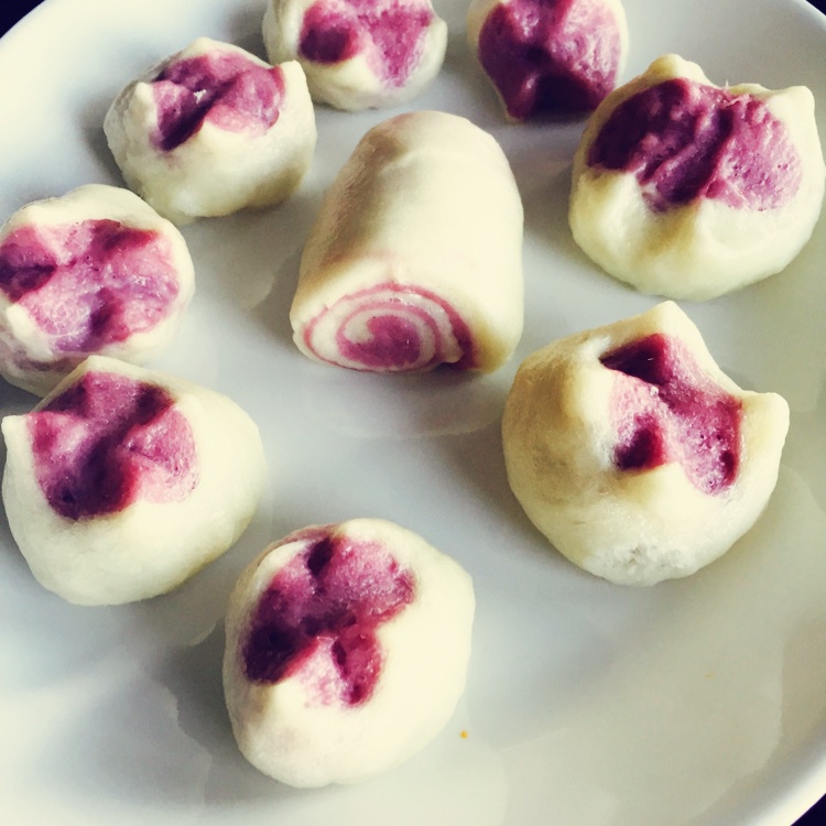 【双色开花紫薯馒头】，馒头也可以有花样儿。