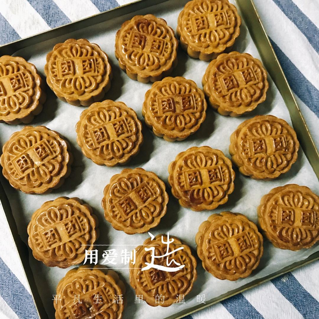 广式月饼－－蛋黄豆沙月饼