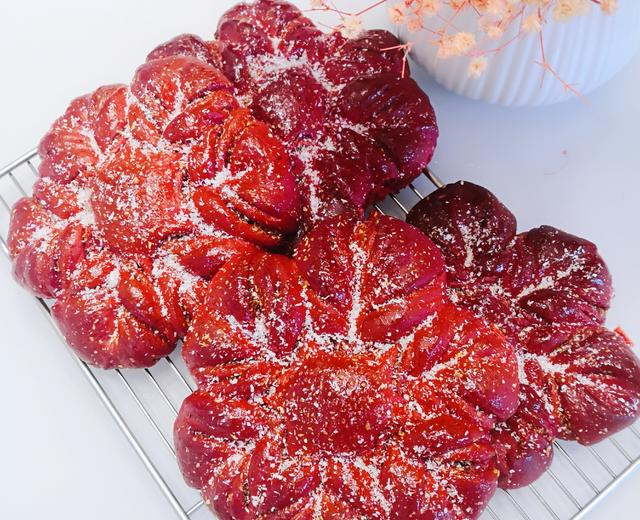 圣诞六瓣红色雪绒花面包🌸70%中种&冷藏发酵法(桂花红糖椰蓉馅儿)的做法