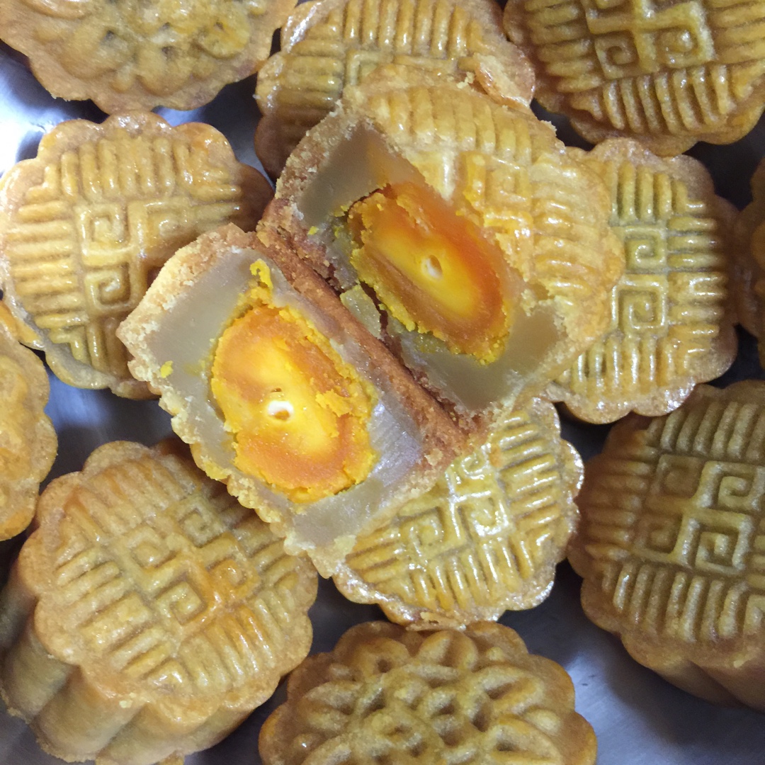 广式月饼——蛋黄莲蓉月饼