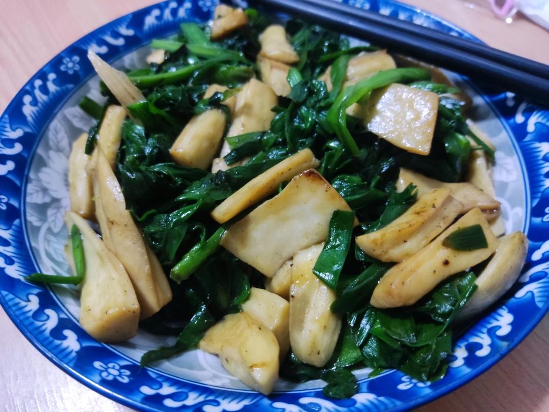 秘制杏鲍菇炒韭菜