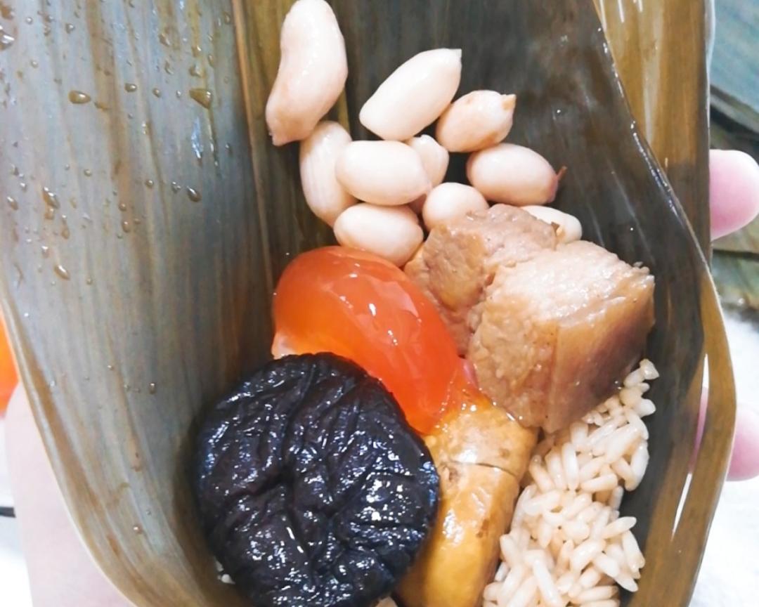 台式南部粽：咸蛋黄肉粽的做法