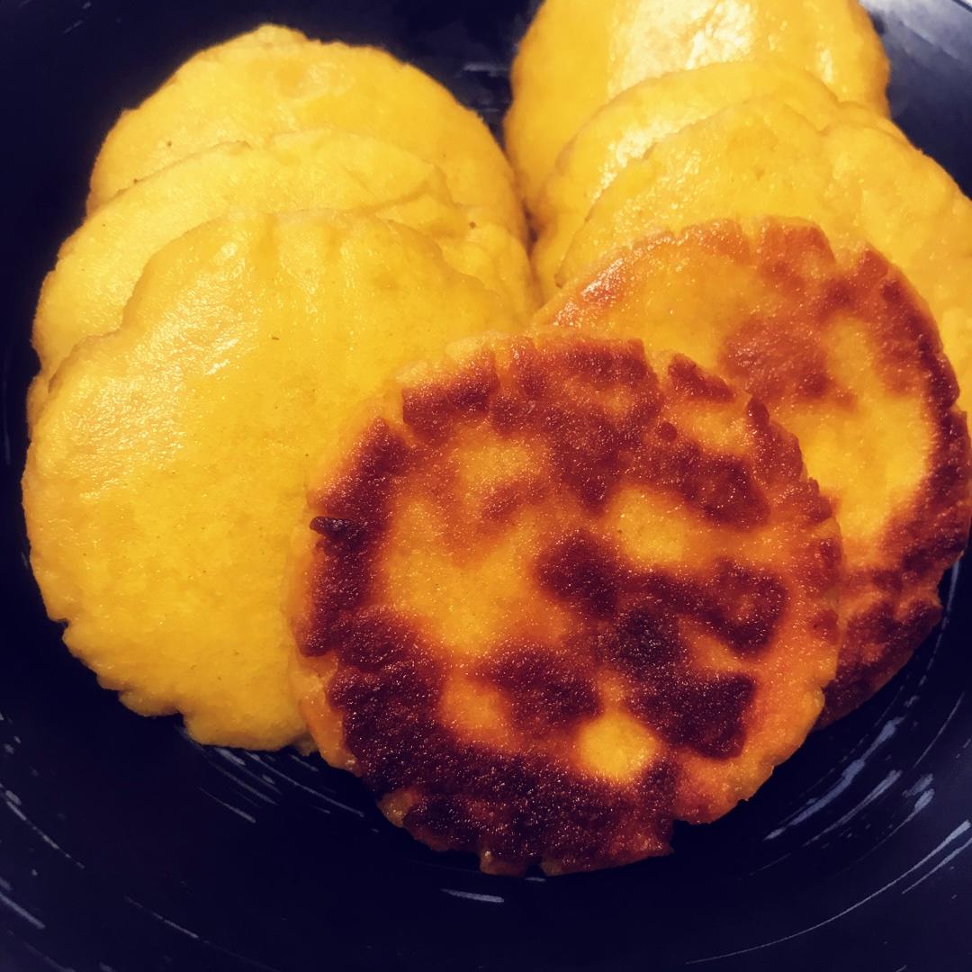 农家乐中的锅贴饼子（玉米饼子 大饼子）