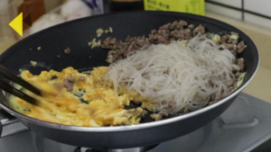【广东家常菜】论吃饭只能吃一碗，炒米粉可以吃两大碟的玄学的做法 步骤8