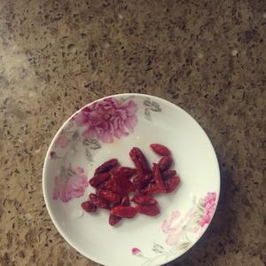 银耳红枣莲子枸杞茶的做法 步骤4
