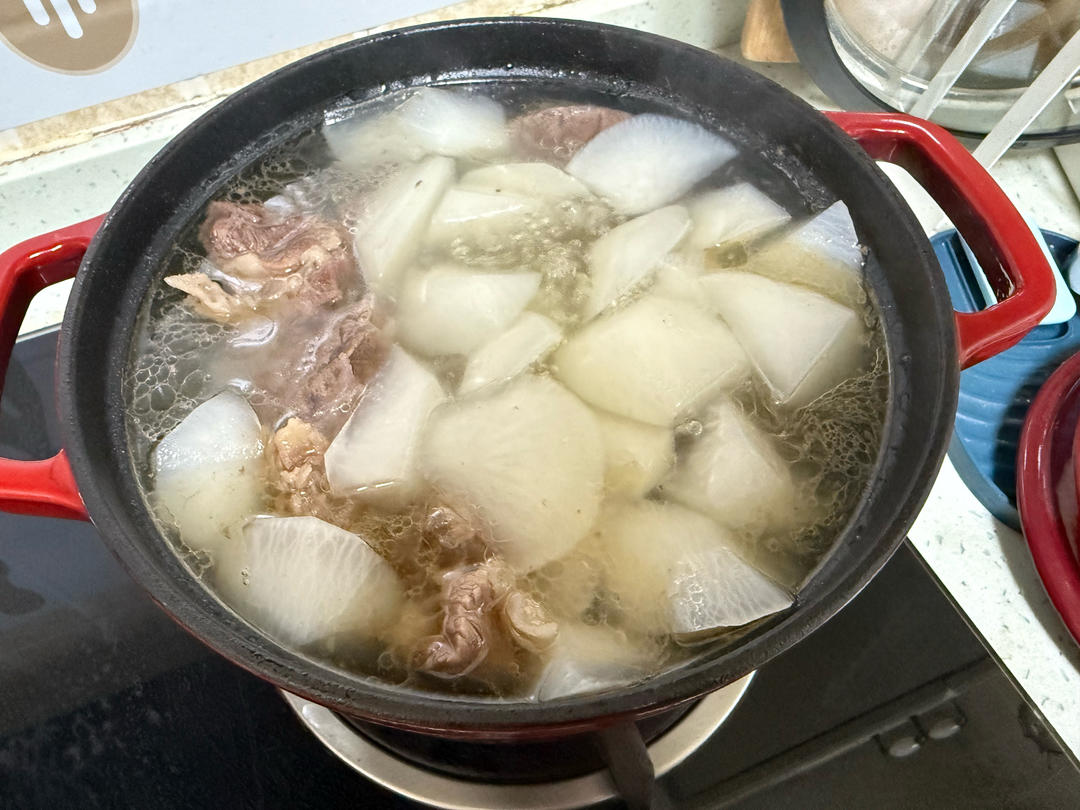 原汁原味的清炖白萝卜牛腱，能喝汤，能蘸碟！