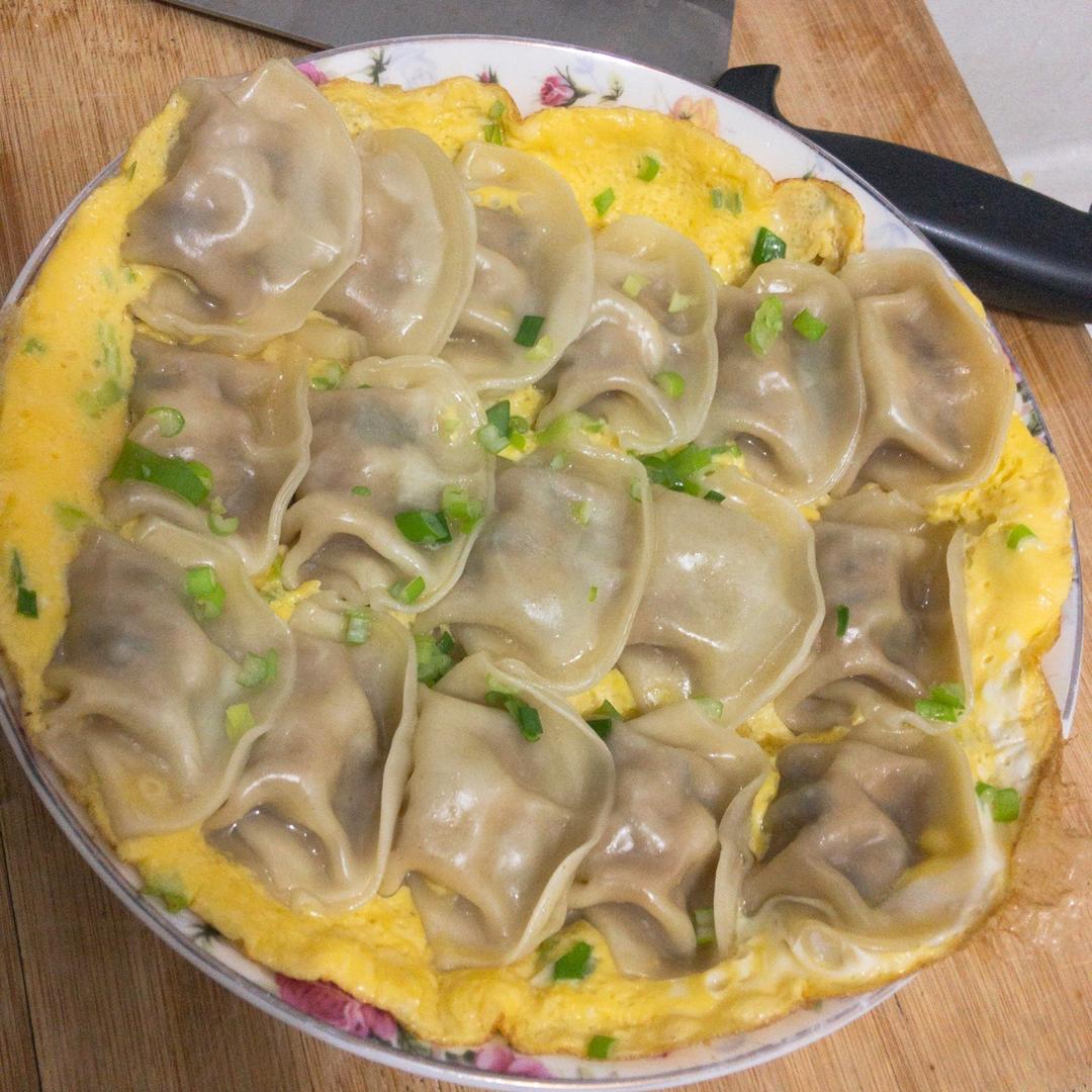 鸡蛋生煎饺子
