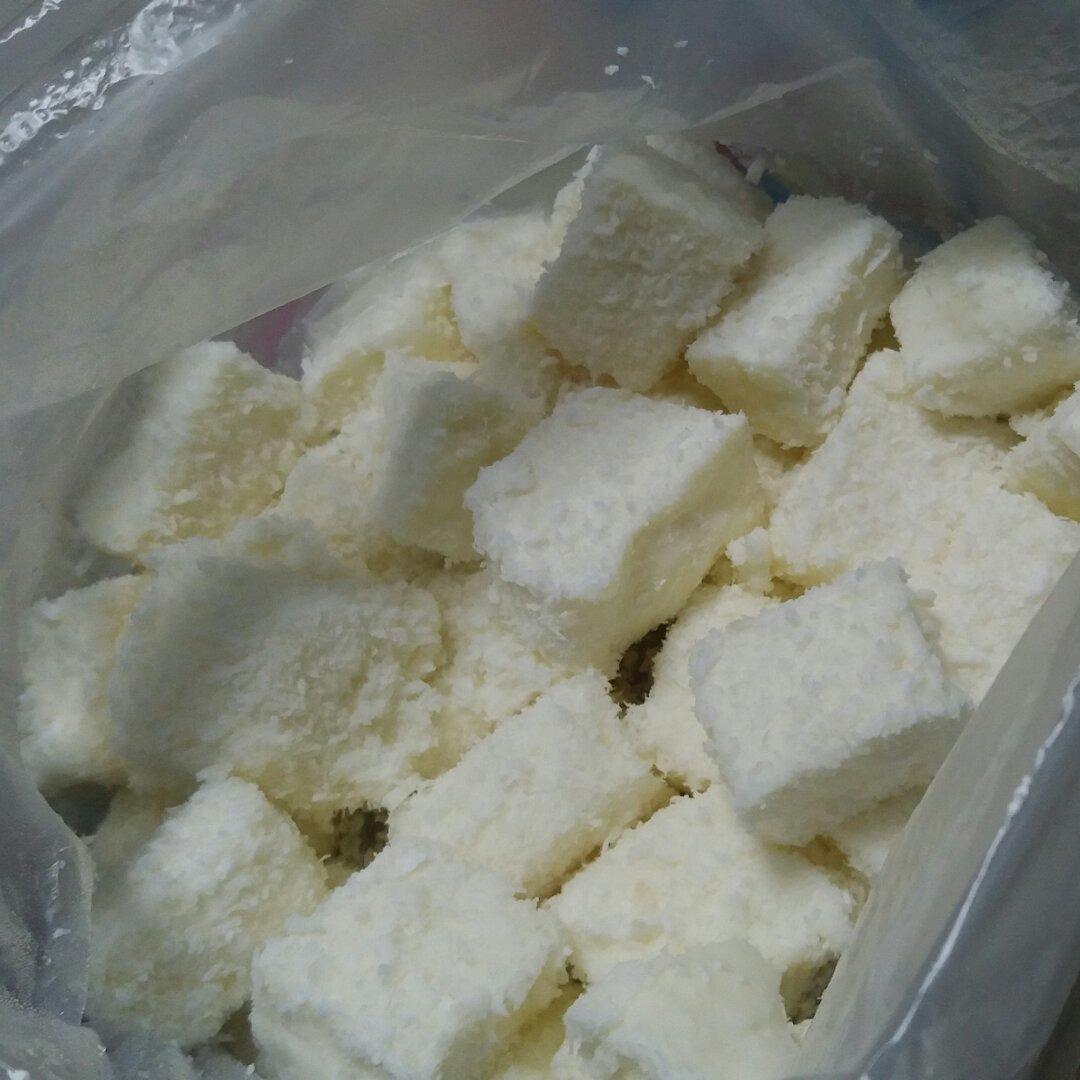 椰丝牛奶小方糕