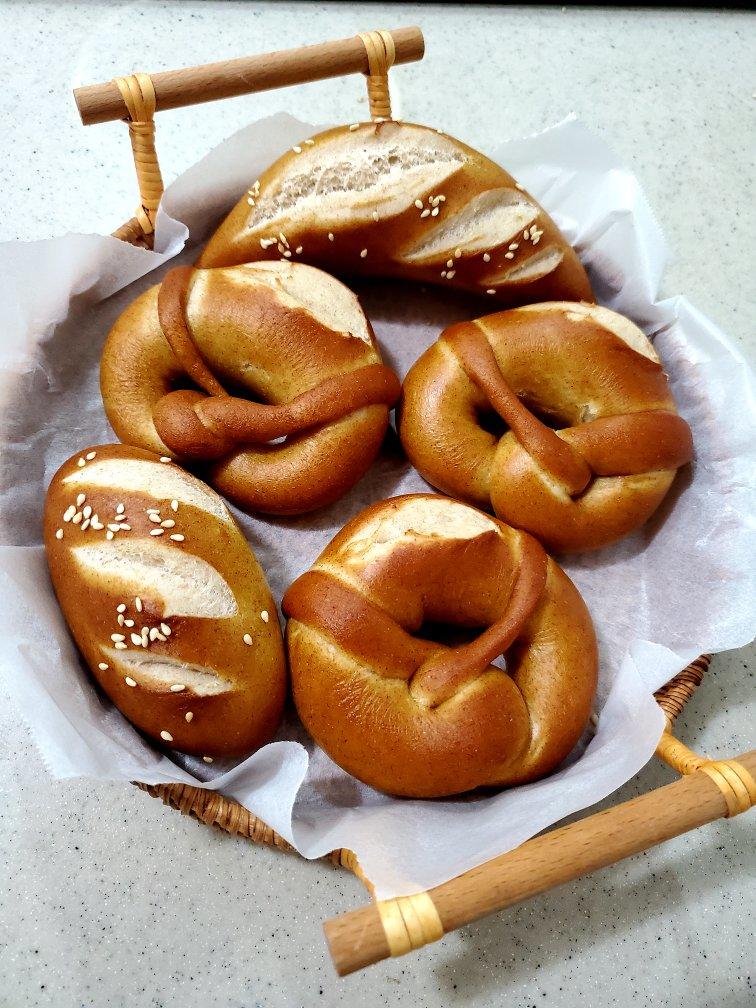 拉拉拉妈做的德国碱水面包/普雷节/中国结/绣球/红豆碱水棒/五股辫/六