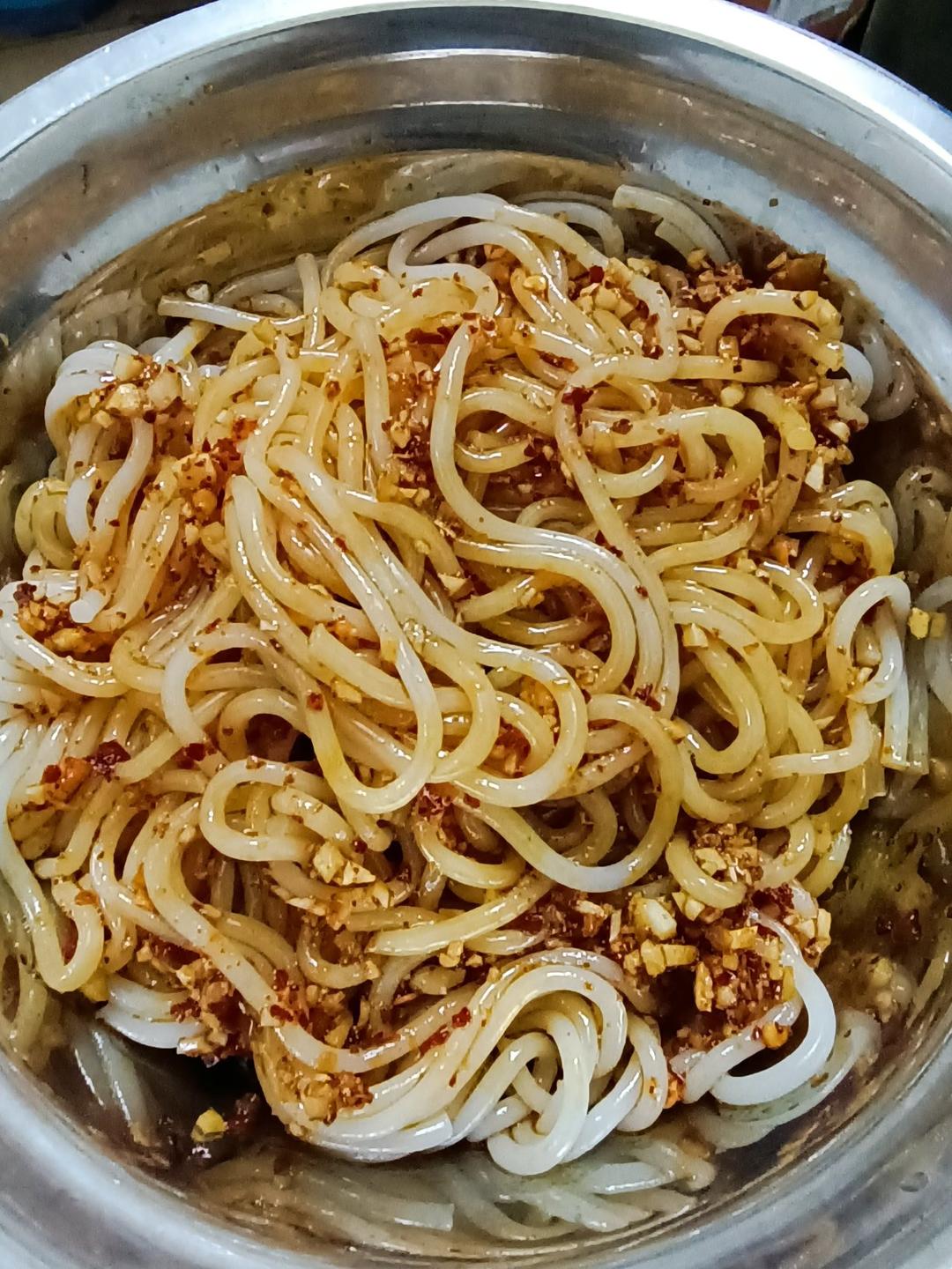 吃三碗不过瘾的懒人拌米粉