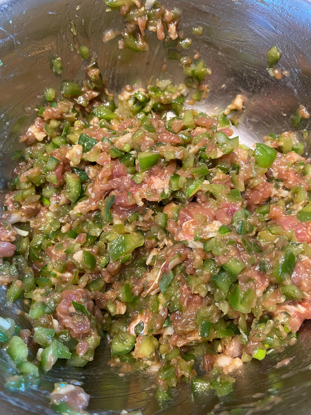 青椒肉馅儿，灯椒肉馅儿饺子，蒸饺，多汁鲜嫩好吃极了！