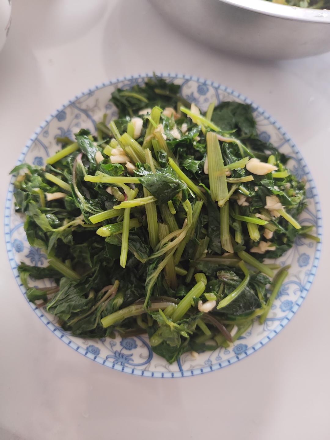 凉拌大叶芹