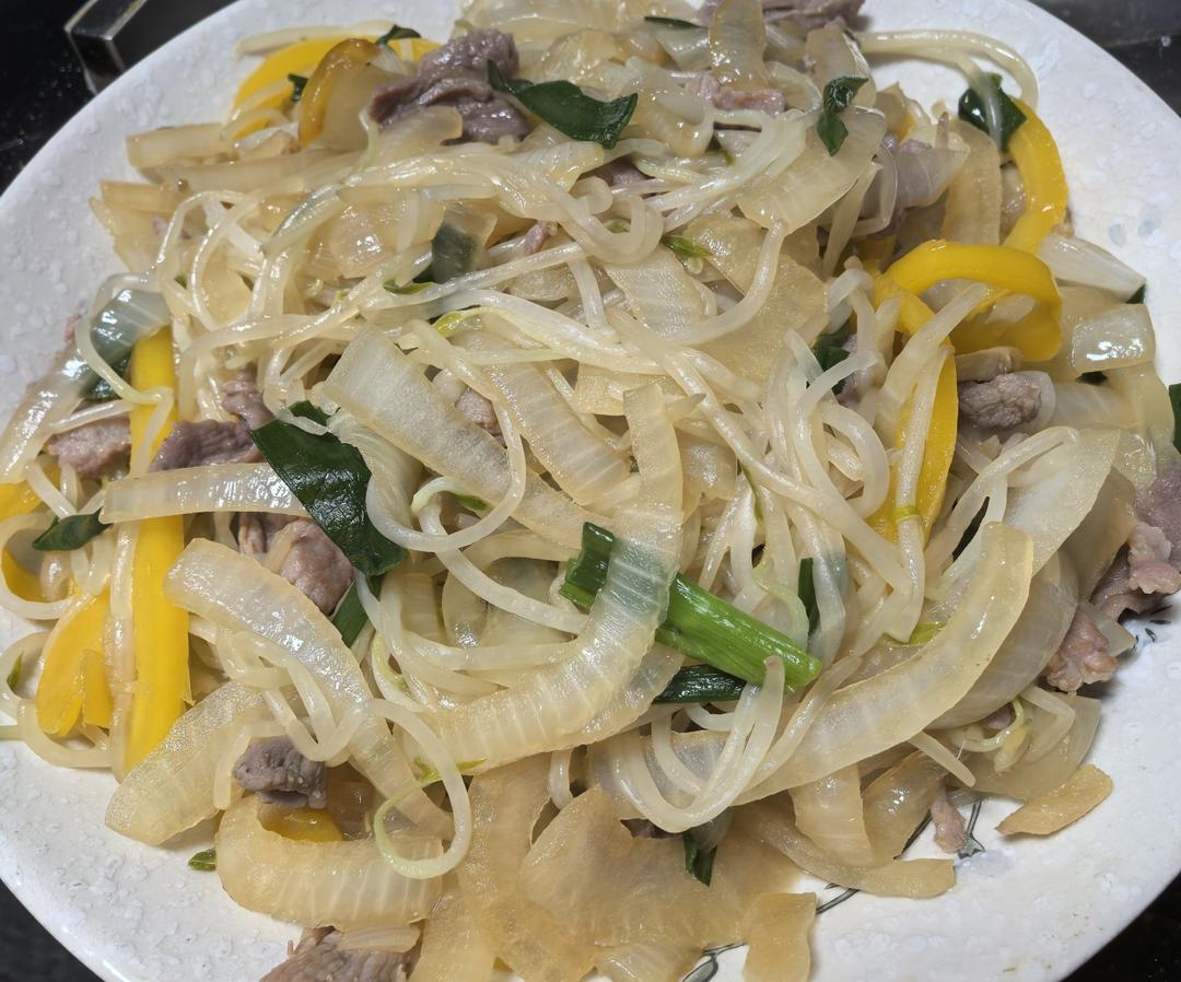 家常菜之洋葱豆芽彩椒炒肉