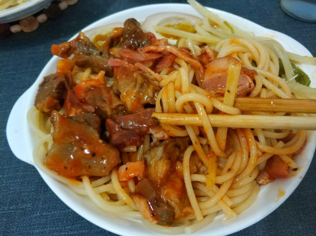 番茄肉酱意大利面