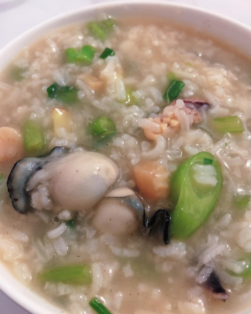 生蚝鱿鱼海鲜粥