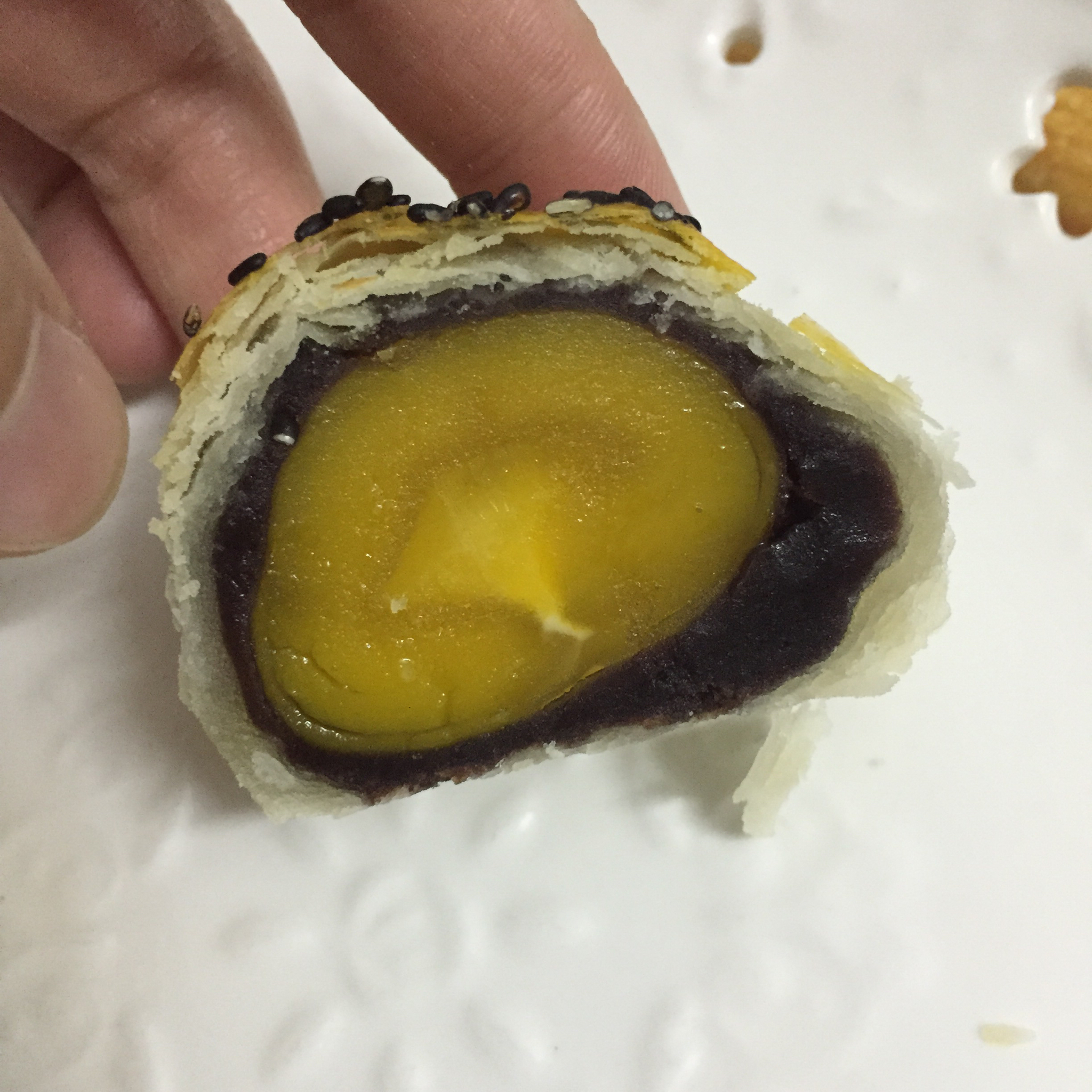 萌得掉渣渣的蛋黄酥