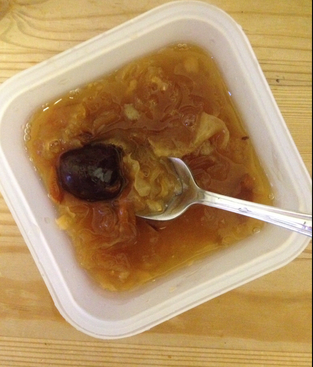 银耳红枣枸杞甜汤