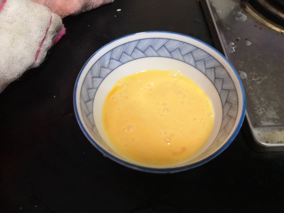 芦笋炒蛋，清脆爽口的做法的做法 步骤2