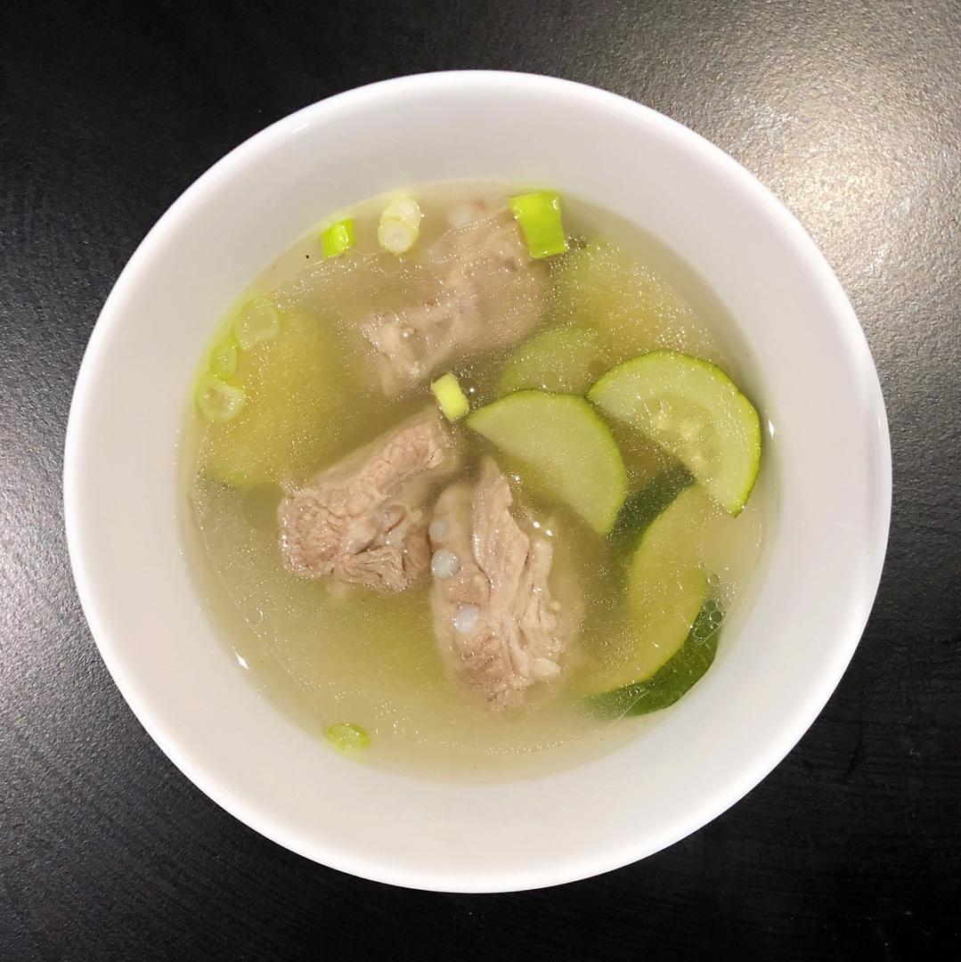 西葫芦玉米排骨汤