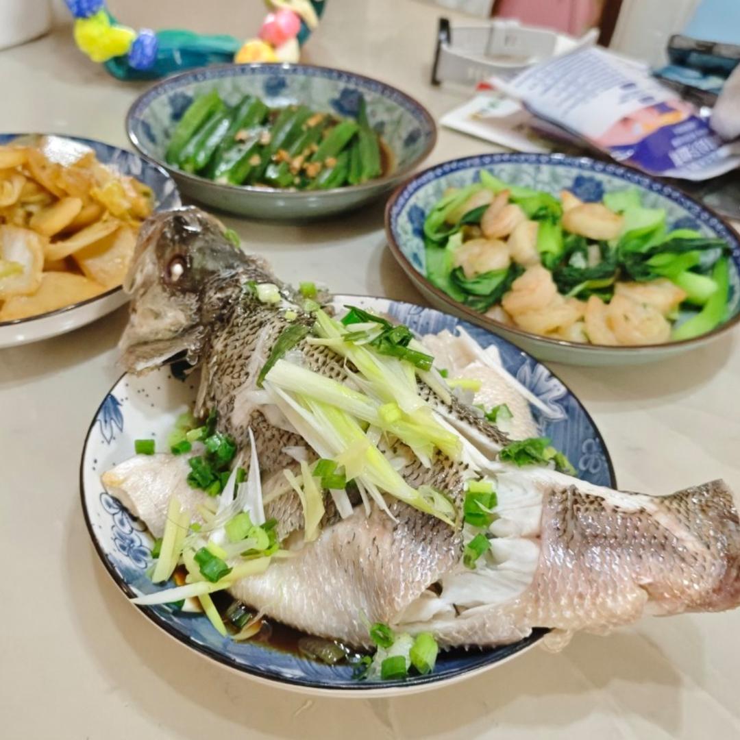 10分钟做 清蒸鲈鱼 （附切鱼图解）