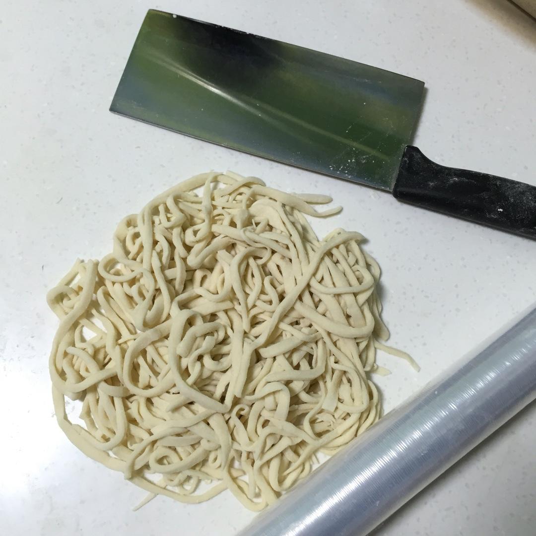 快手纯手工擀面条