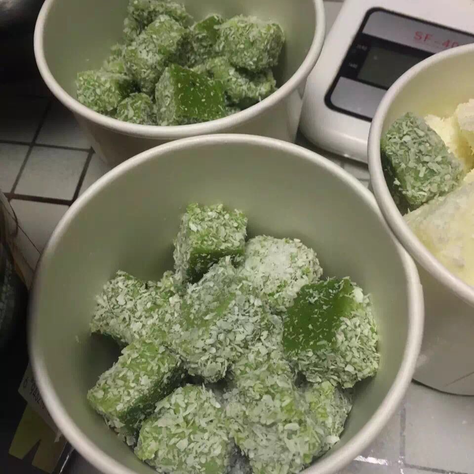 椰丝牛奶小方糕