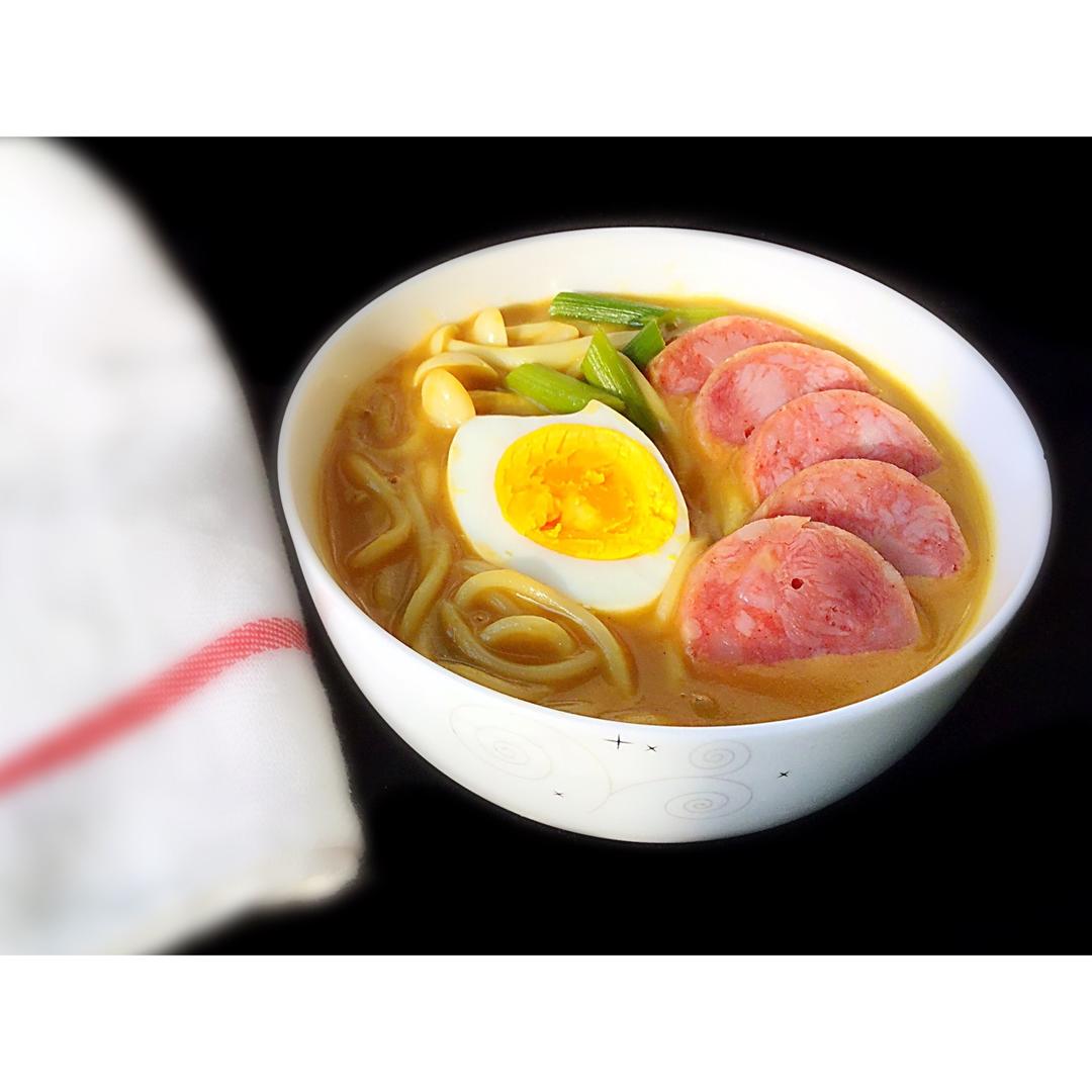 淡然-微笑做的咖喱芝士浓汤面