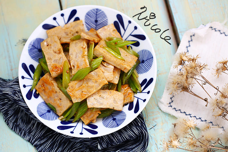 芹菜猪肉糕（伊莱特炒菜机器人）的做法
