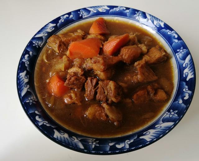 无油牛肉炖洋葱胡萝卜的做法