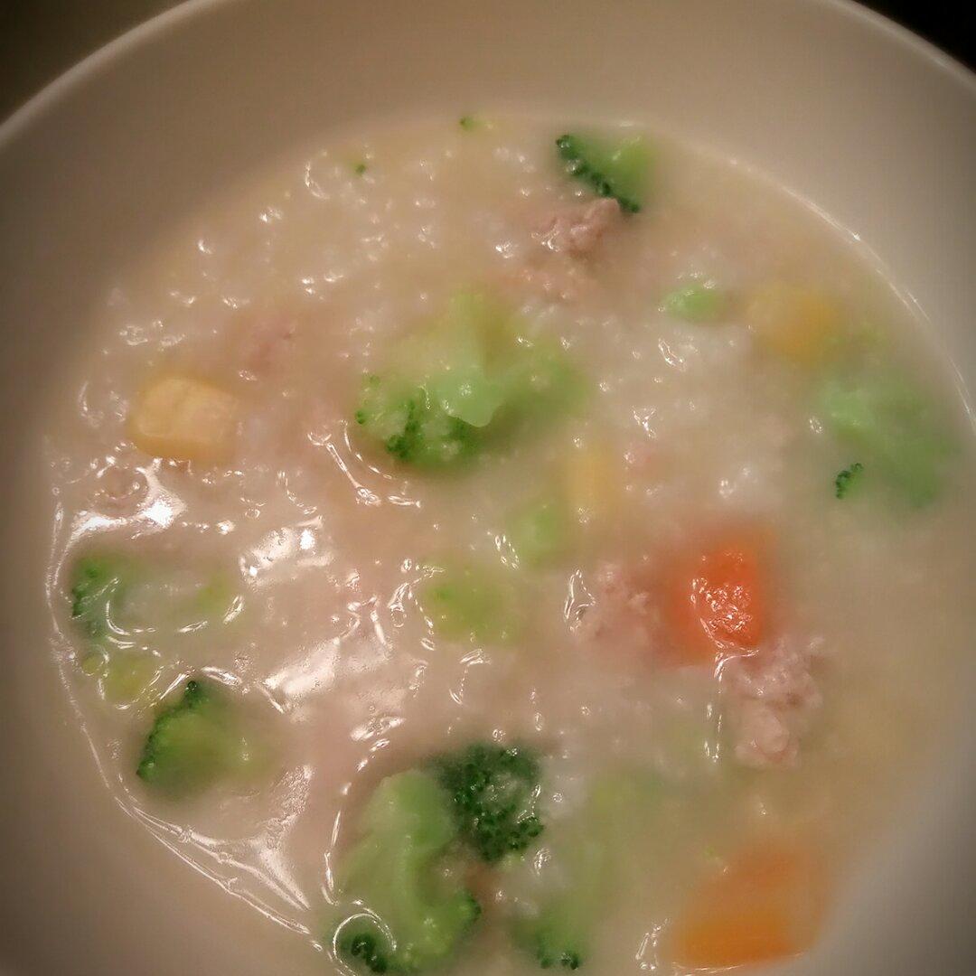 宝宝辅食 8m+ 牛肉彩蔬粥