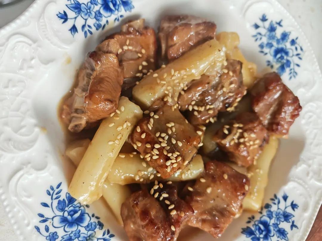 堂妈小厨——排骨烧年糕