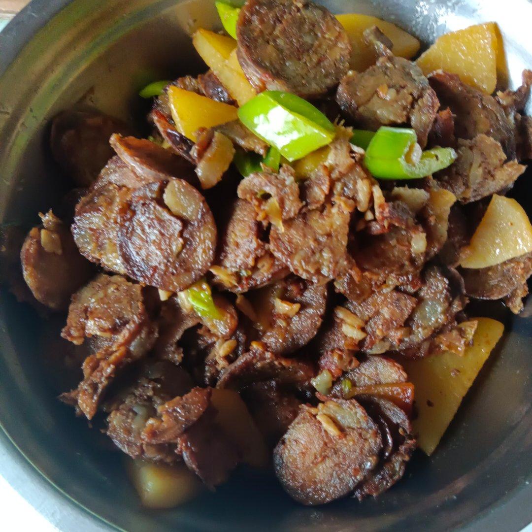 腊肠炒土豆