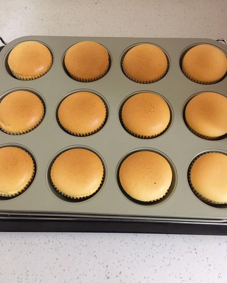 炼乳纸杯蛋糕