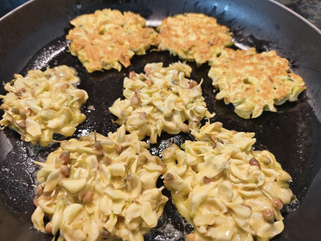 清香槐花集 - 鸡蛋饼（超简单）