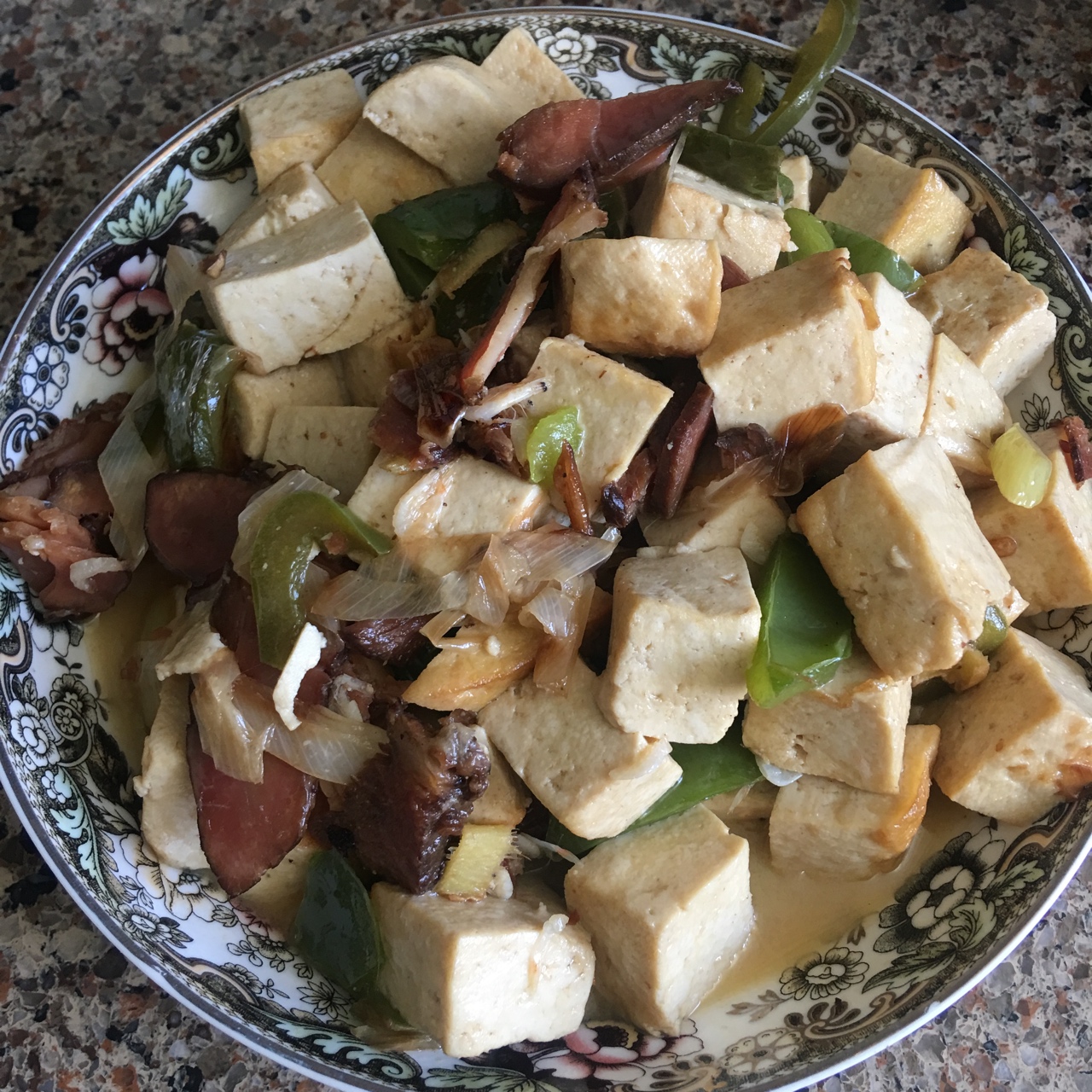 鲜香菇腊肉炖豆腐