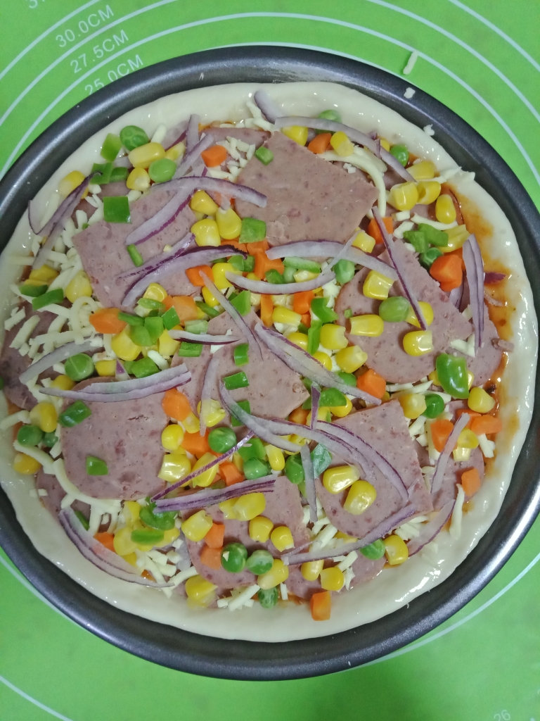 杂蔬午餐肉披萨的做法 步骤12