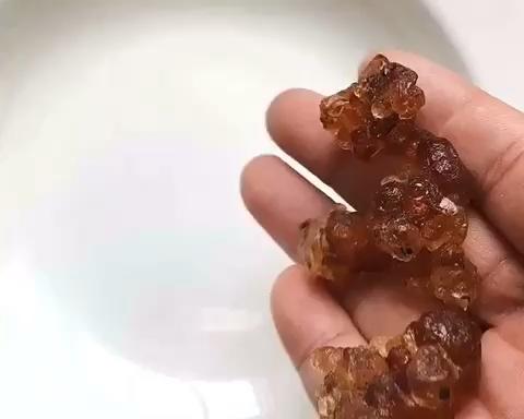 冰糖牛奶桃胶枸杞红枣桂花羹