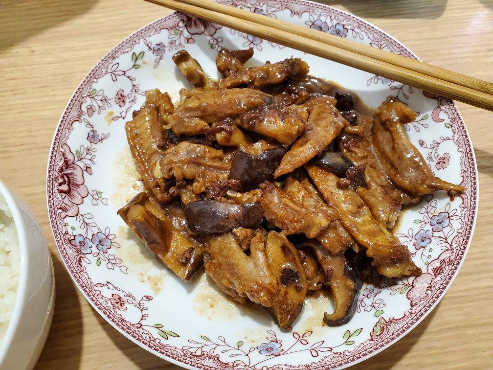 香菇炖鸡翅