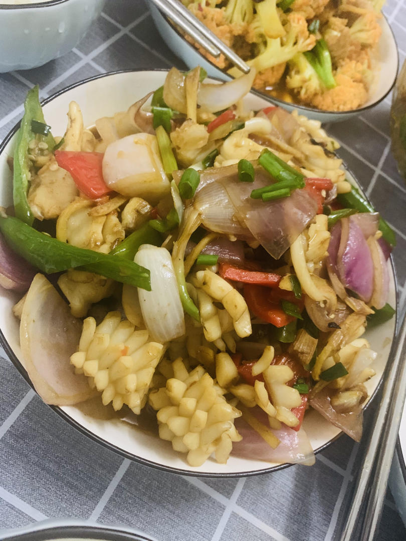 爆炒鱿鱼须，加上这一步，可以与铁板鱿鱼媲美