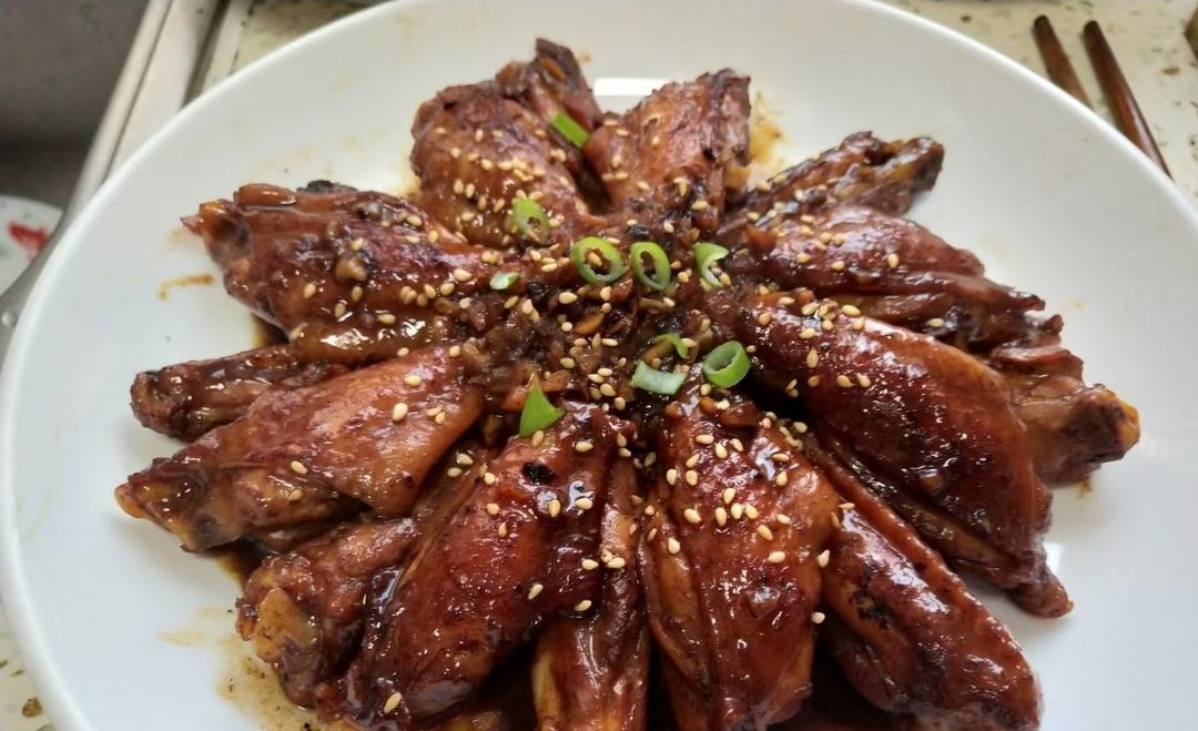 蒜蓉鸡翅！年夜饭端上桌就光盘，好吃到吮手指