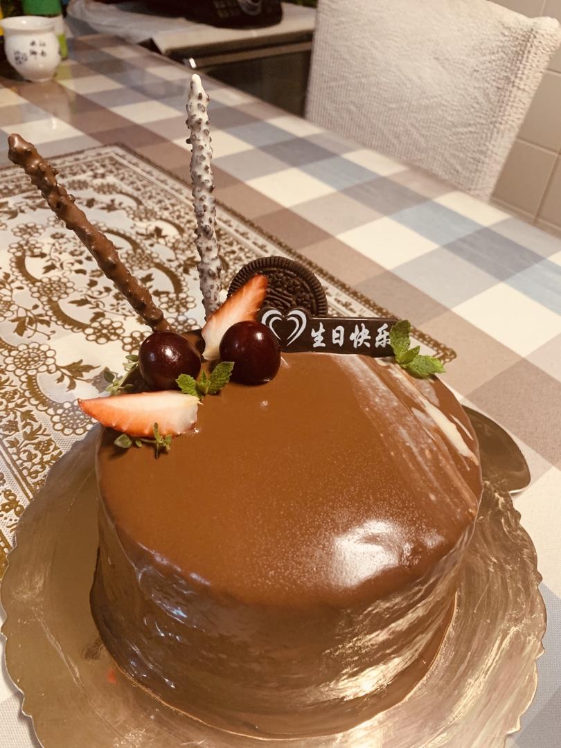 巧克力镜面淋酱<熊谷裕子>--让甜点穿上光泽亮丽的淋面外衣