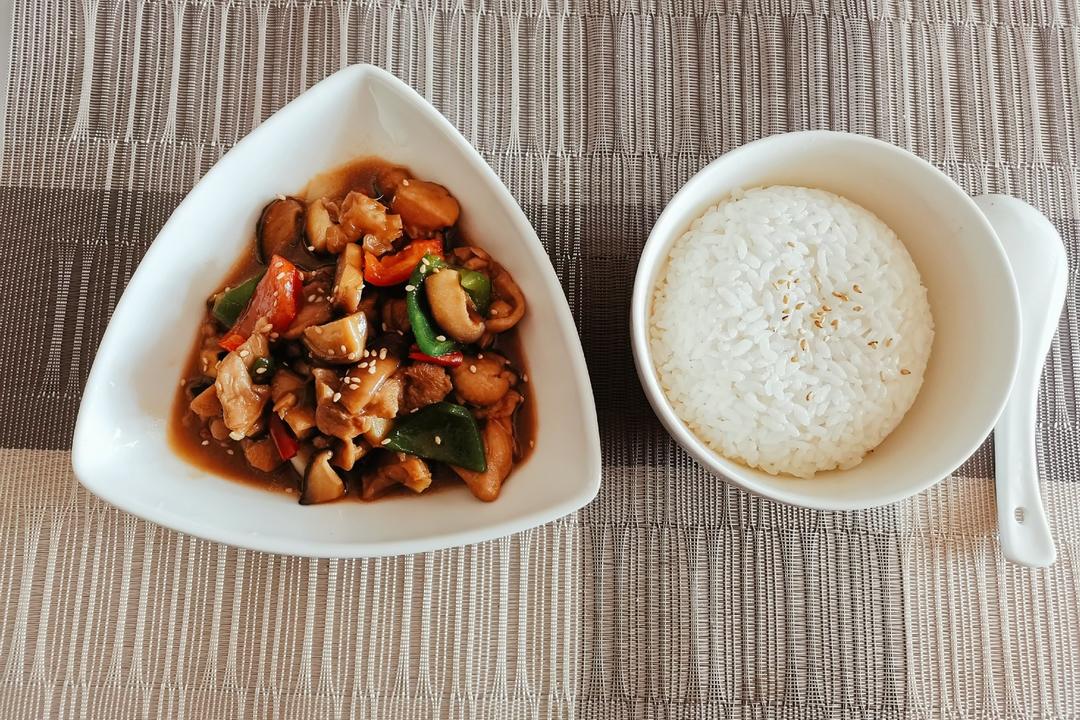 好吃到原地爆炸的黄焖鸡